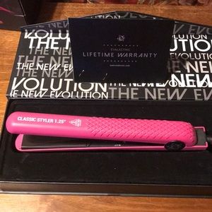Evolution 1.25” ceramic hair straightener